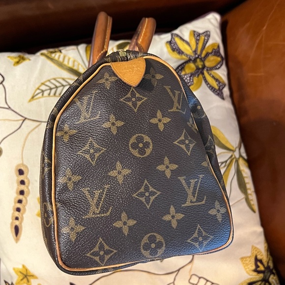 SOLD****Louis Vuitton Iconic Monogram Speedy 25 Purse Bag - Picture 4 of 16
